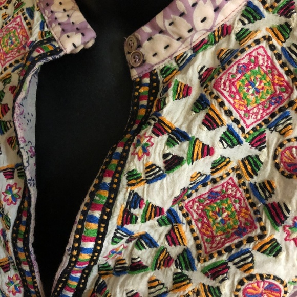 Common Thread Embroidered Top size Medium - Picture 6 of 10